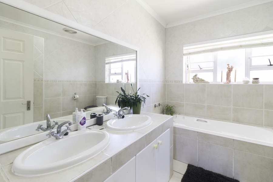 3 Bedroom Property for Sale in West Bank Eastern Cape